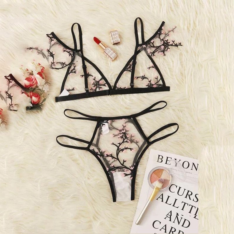 Three-point embroidered perspective bra