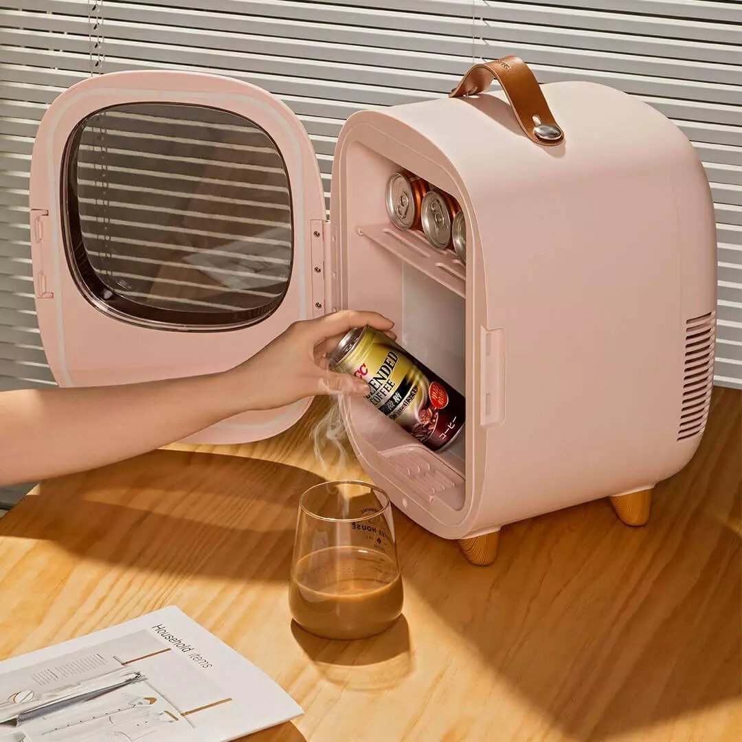 Mini fridge on board - Image 4