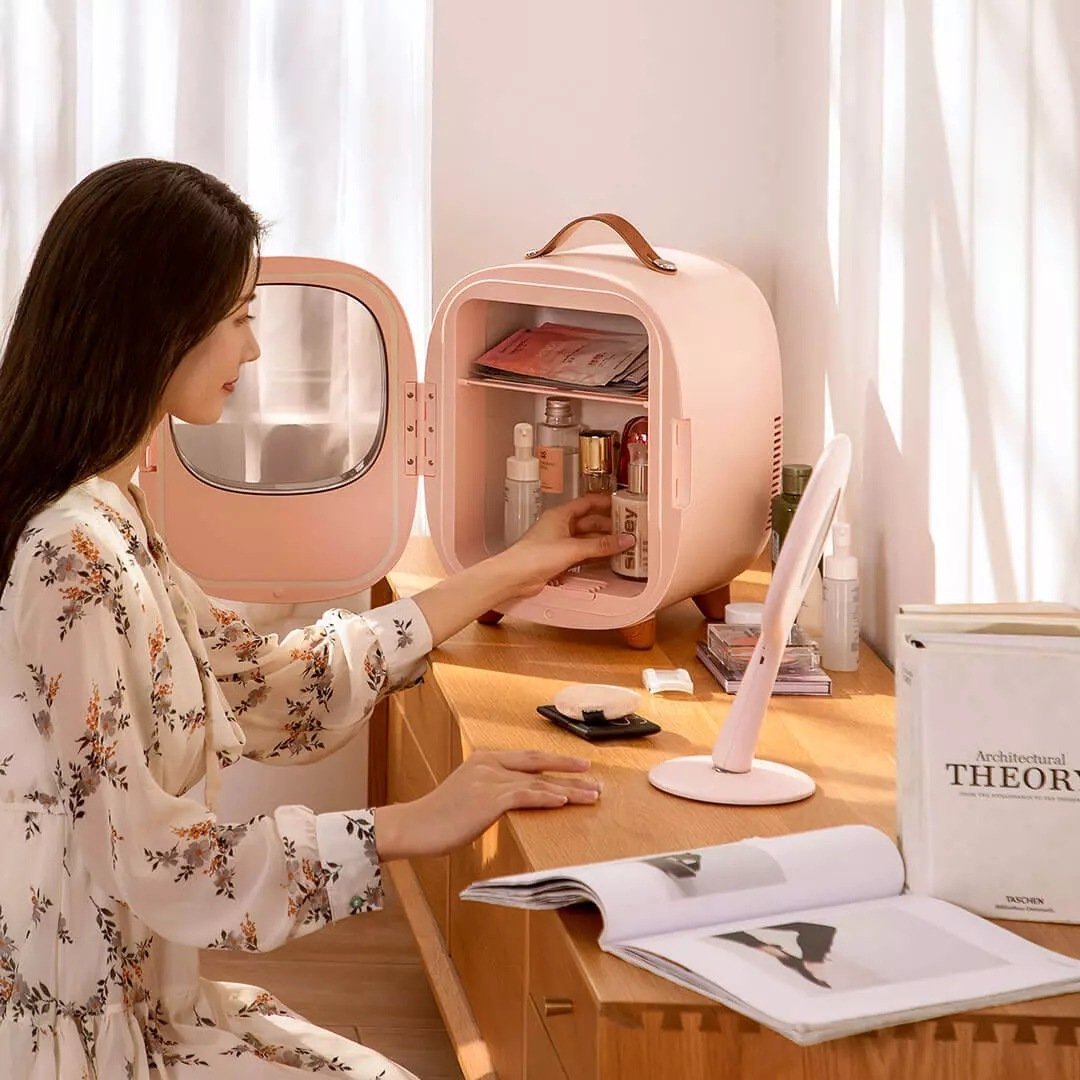 Mini fridge on board - Image 2