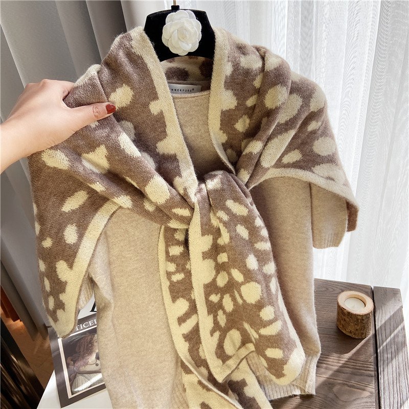 Knotted Shoulders With Contrasting Color Small Shawls - Image 4