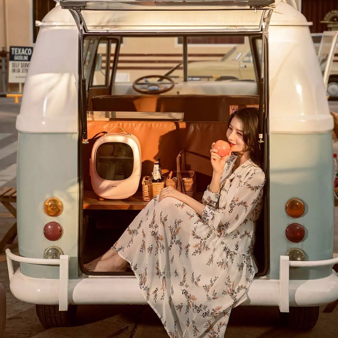 Mini fridge on board - Image 3