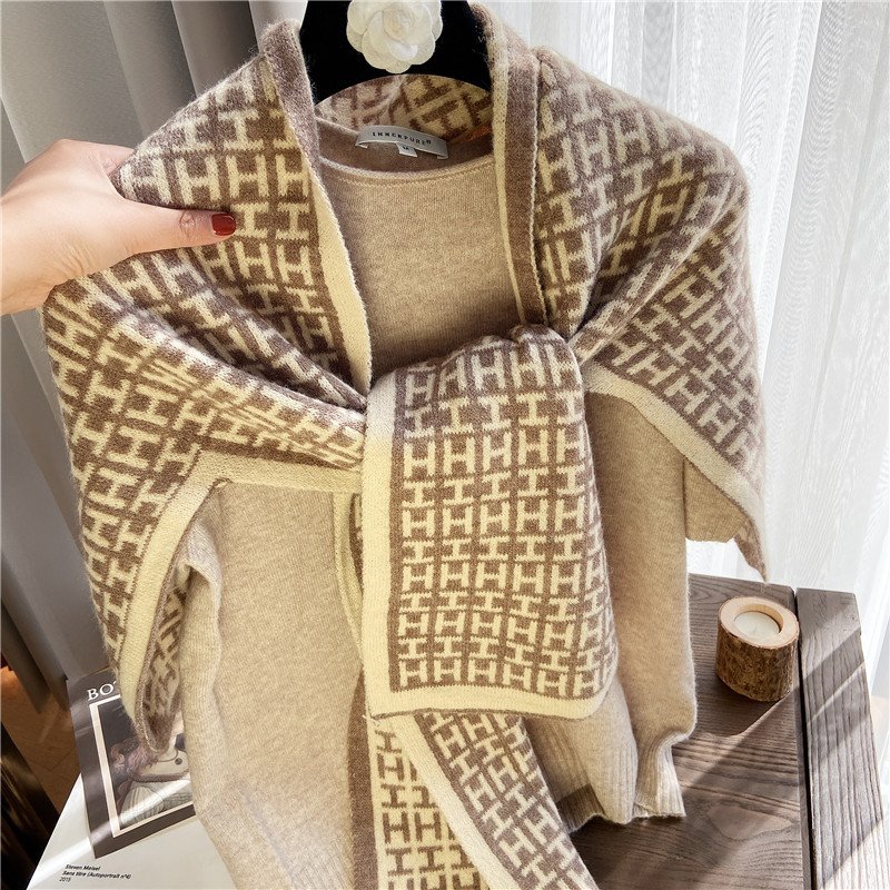 Knotted Shoulders With Contrasting Color Small Shawls - Image 9