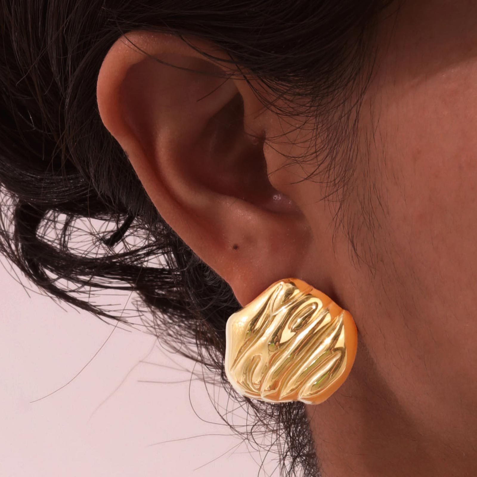 Gold Oval Earrings Retro Style - Image 3