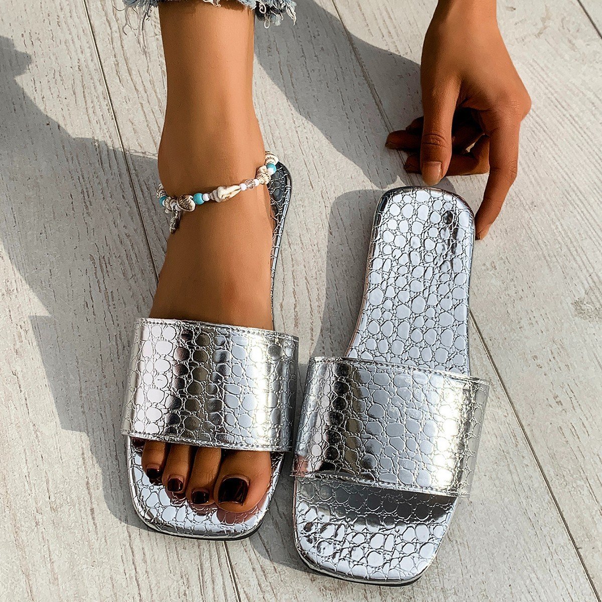Fashion Crocodile-textured Slides Slippers Summer Square Toe Flat Sandals Summer Seaside Vacation Beach Shoes For Women - Image 2